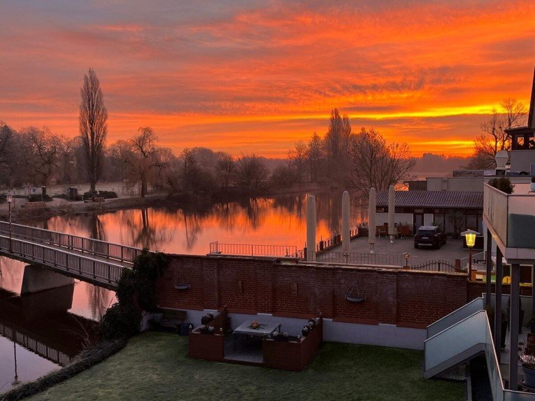 00 Titelbild Celle Etagenwohnung Architektonische Klarheit trifft Naturpanorama - Wohnen auf h�chstem Niveau