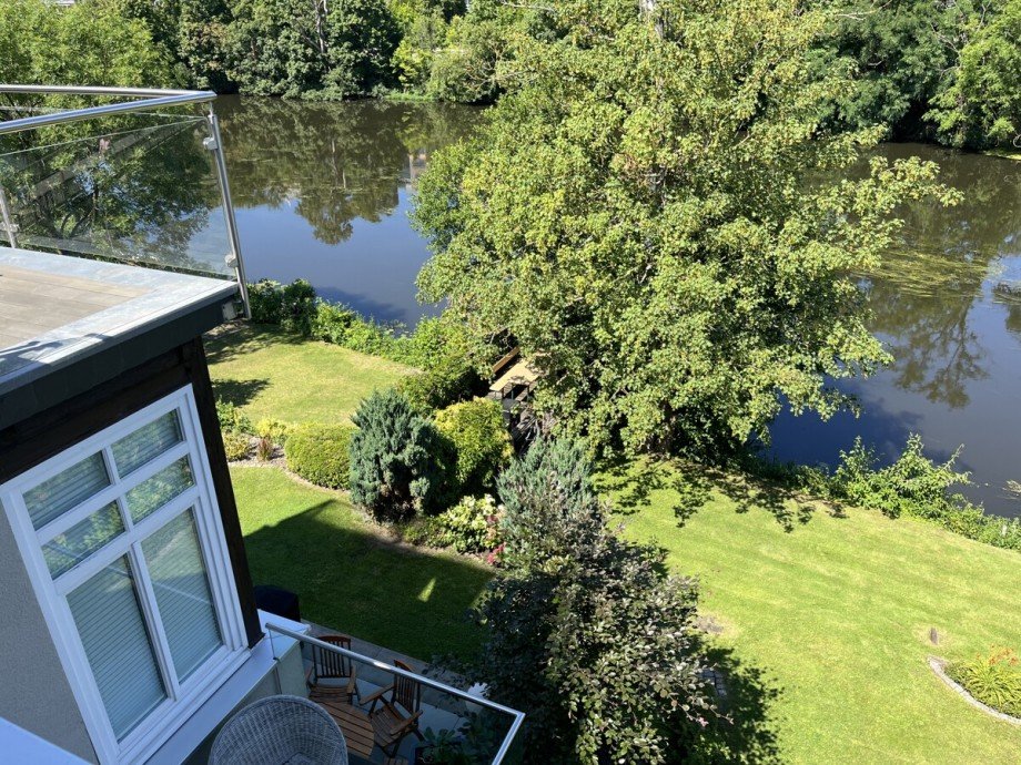 03 Blick in den Garten Dachgeschosswohnung Celle