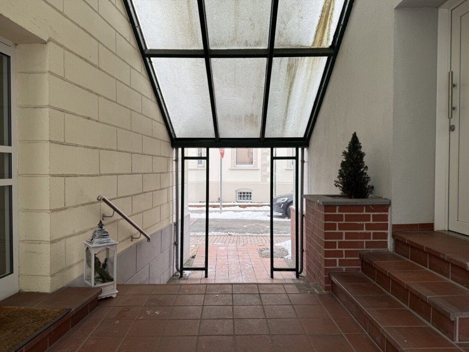 08 �berdachter Eingangbereich Dachgeschosswohnung Celle